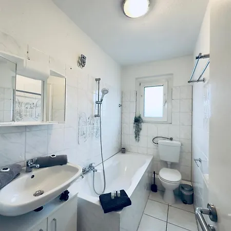 Mit 3 Schlafplaetzen, Nahe Gelsenkirchen Und Wanne-eickel - Wlan, Vollausgestattete Kueche - Ideal Fuer Geschaeftsreisende Oder Touristen-top Anbindung Oepnv Und Autobahn Apartment Herne